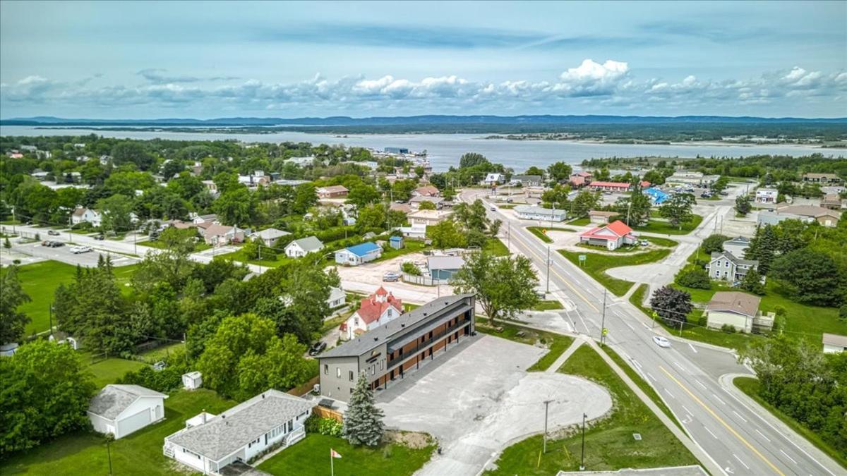 Manitoulin Motel Little Current Esterno foto