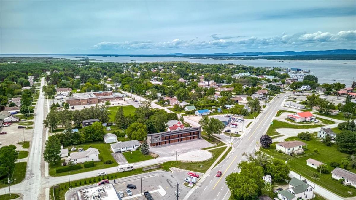 Manitoulin Motel Little Current Esterno foto